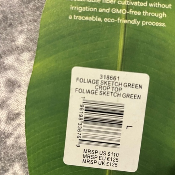 NWT FARM RIO Green Foliage Sketch Crop Top size L
🚨FIRM PRICE NO DISCOUNT - Picture 7 of 10